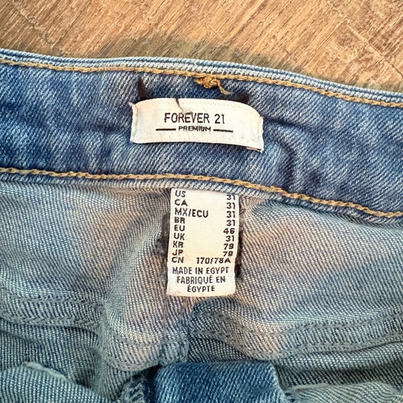 Forever 21 Women’s Distressed Jean Shorts - Size 31 - Picture 2 of 6